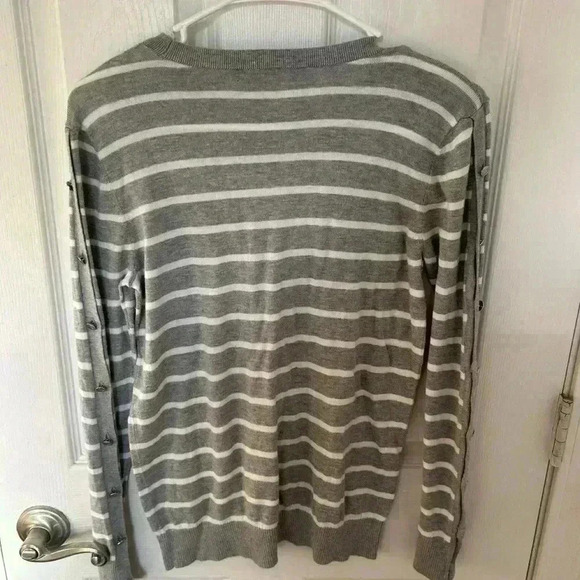 Lauren Ralph Lauren grey & white striped w/ button embellishments, Size Medium. - Picture 3 of 6